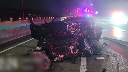 고속도로서 SUV가 사고 수습현장 덮쳐...2명 사망·9명 부상 / YTN