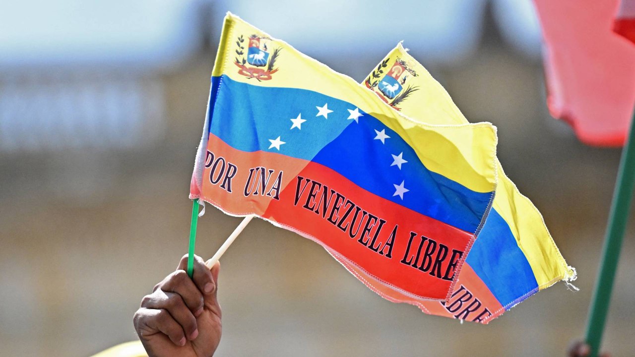 VIDEO | Miles de venezolanos, al borde del llanto, celebraron en Colombia el arresto de Maduro