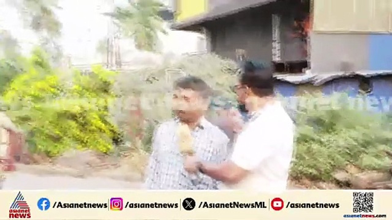 തൃശൂര്‍ റെയില്‍വേ സ്റ്റേഷന്‍ പാര്‍ക്കിംഗ് ഏരിയയില്‍ വന്‍ തീപിടിത്തം