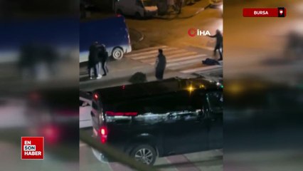 Bursa'da kavga esnasında yola savrulan çocuk yürekleri ağza getirdi