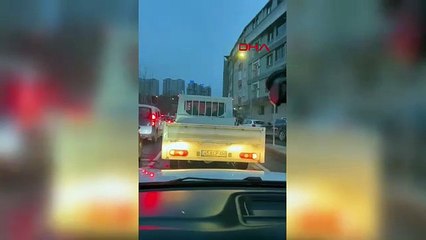 Trafikte dehşet anları! Yol vermedi diye önünü kesti, küfür edip tehdit etti