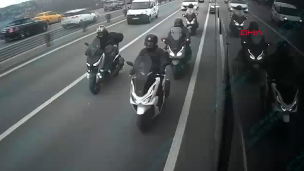 15 Temmuz Şehitler Köprüsü'nde motosikletliler lodosta ilerlemekte güçlük çekti; İETT otobüsü eşlik etti