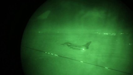 Raid in Siria, il video dell'operazione congiunta di Gran Bretagna e Francia su un bunker sotterraneo Isis a Palmira