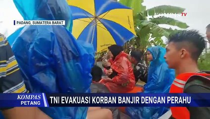 Proses Evakuasi Korban Banjir Padang, TNI Bawa Perempuan dan Anak-Anak Naik Perahu Karet