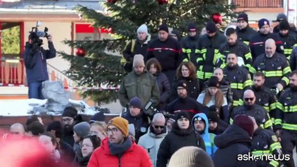 Crans-Montana, marcia silenziosa per vittime: 3 italiani identificati