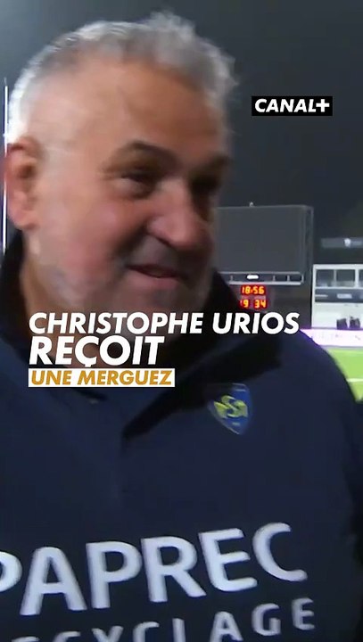 Paroles tenues 🤝Deux supporters de Montauban ont offert une merguez à Christophe Urios. Pour rappel, lors du match aller, les mêmes supporters avaient brandi un drapeau : « Urios ! On t’attend, on a les merguez. » 🤣