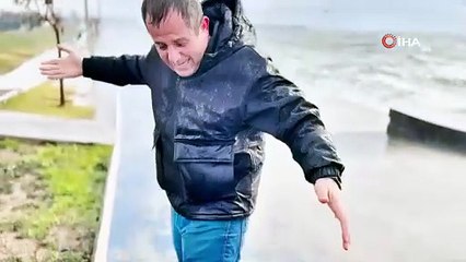 İstanbul’da lodos etkili oldu, dev dalgalar sahili kapladı