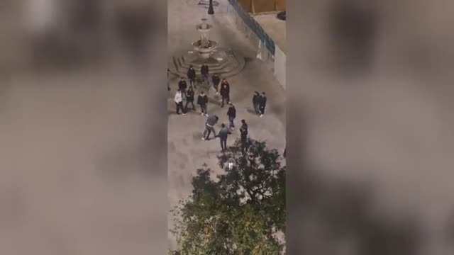 Bari, rissa tra due ragazzi in piazza Risorgimento ma nessuno interviene