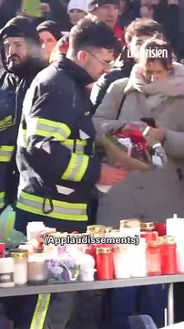 Les pompiers de Crans Montana ovationnés par la foule
