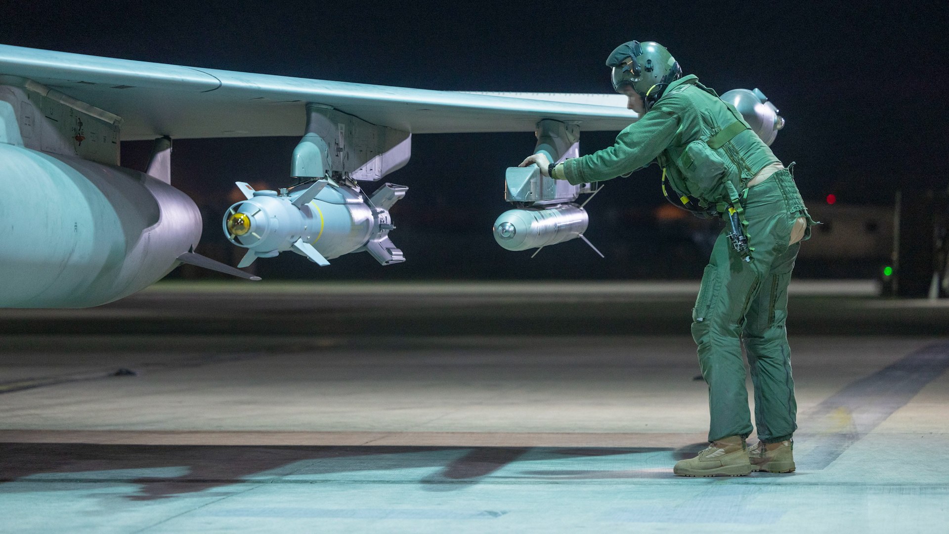 Bombardeos conjuntos de Reino Unido y Francia contra el Estado Islámico en Siria