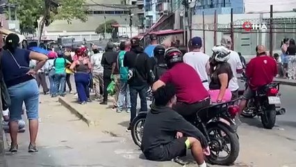 Venezuela halkı marketlere hücum etti