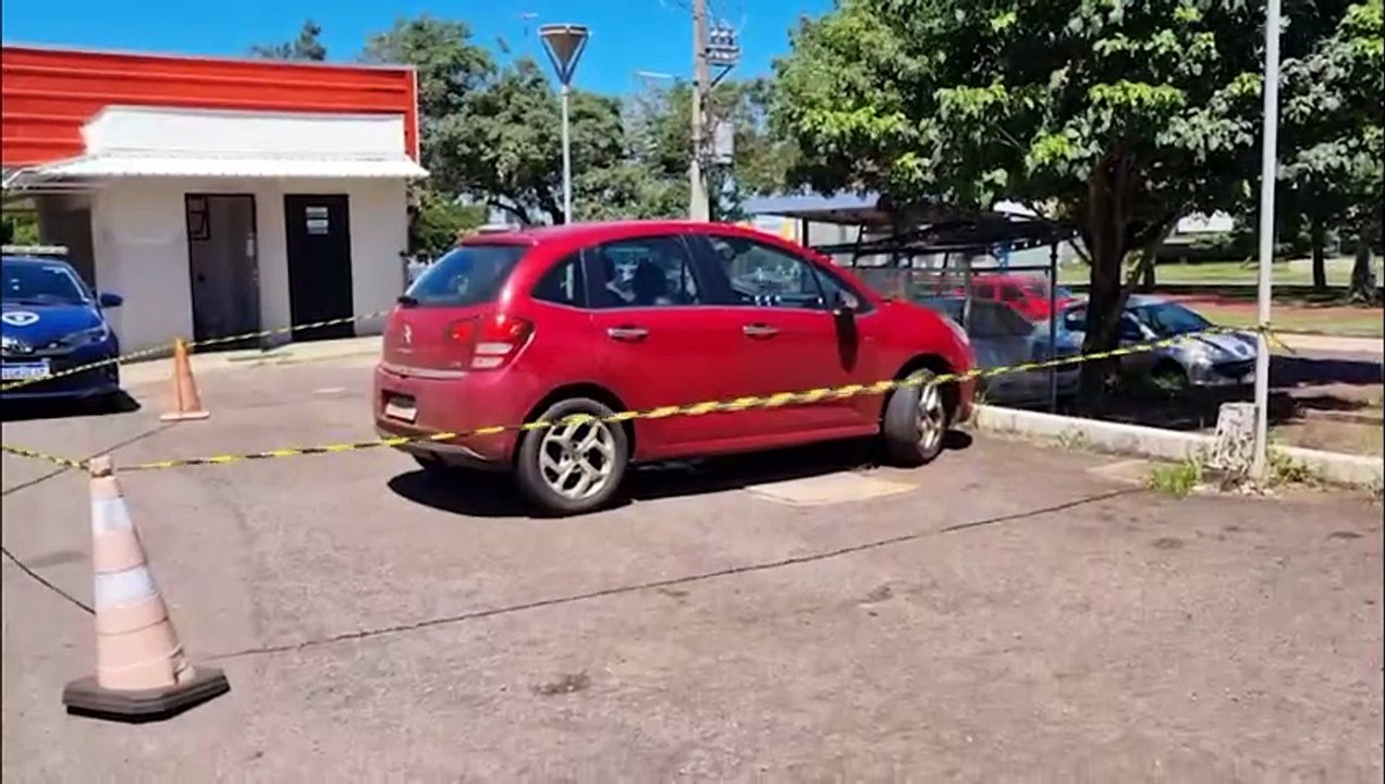 Homem encontrado morto dentro de carro na UPA Tancredo é identificado