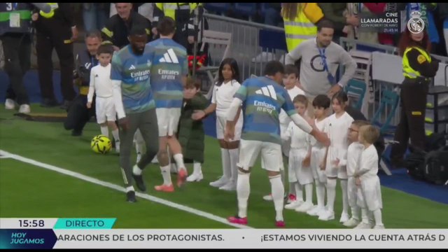 El cariñoso saludo de los jugadores del Real Madrid a los hijos de Fede Valverde