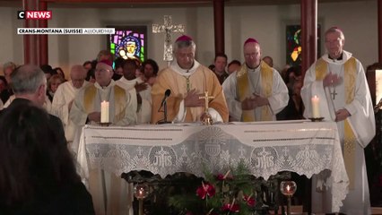 Incendie à Crans-Montana : après une messe commémorative, une foule immense a rendu hommage aux victimes