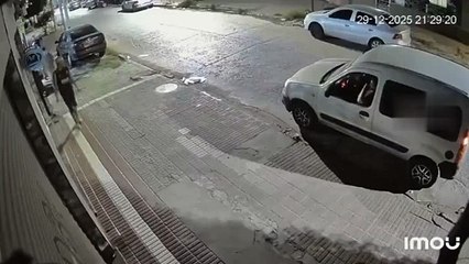 Salió a buscar a su hijo a lo de un amigo y vivió una pesadilla: "No, por favor"