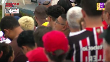 Torcida do São Paulo protesta contra Julio Casares durante jogo da Copinha
