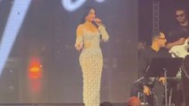 هيفاء وهبي توقف حفلها مؤقتاً وتقص فستانها على المسرح