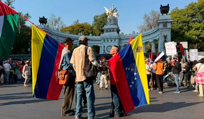 CDMX: Manifestantes en contra de la intervención en Venezuela marchan en Paseo de la Reforma