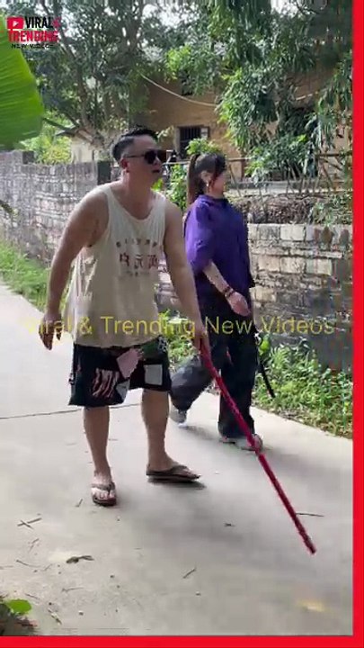 Girl Try to help Blind Guy But She Confused