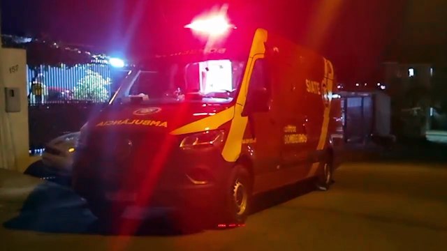 Mulher sofre torção no tornozelo após tropeçar e cair em via pública no Bairro Brasmadeira