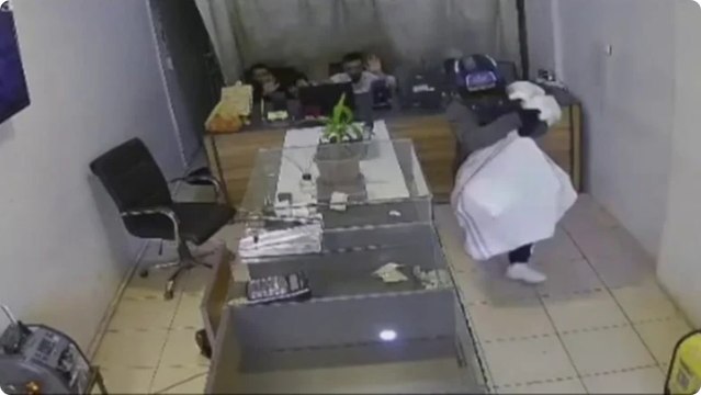 Hatay’da silahlı kuyumcu soygunu: 3 dakikada 3 kilo altınla kaçtılar