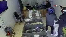 Silahlı 2 hırsız, 3 dakika içerisinde kuyumcuyu soydu... Korku dolu anlar kamerada