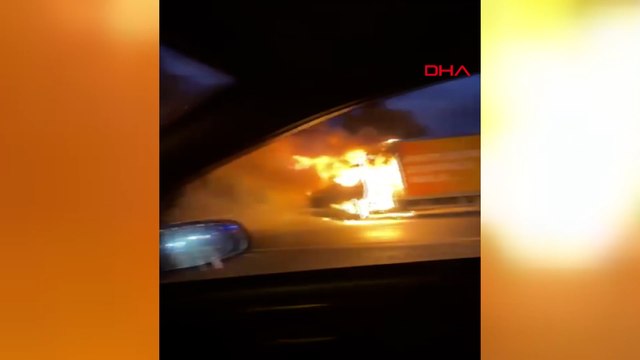 İzmir Otoyolu’nda seyir halindeki kamyonetin alev alev yanması kamerada