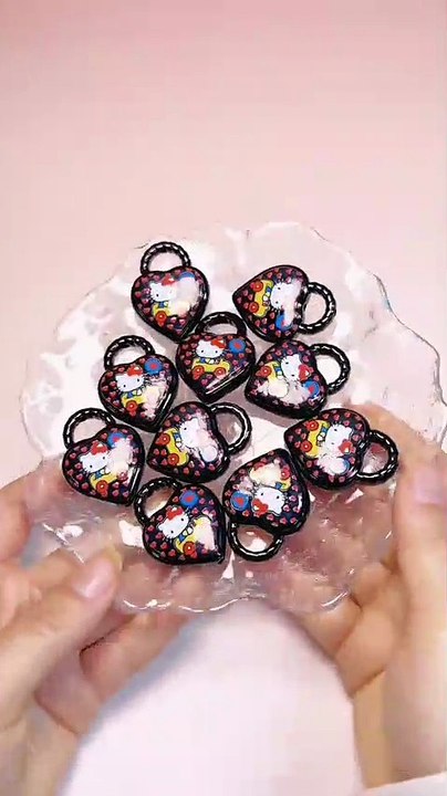 Cute Cat Character Topic Heart Shape Hand Bag Acrylic Beads, 39*30MM