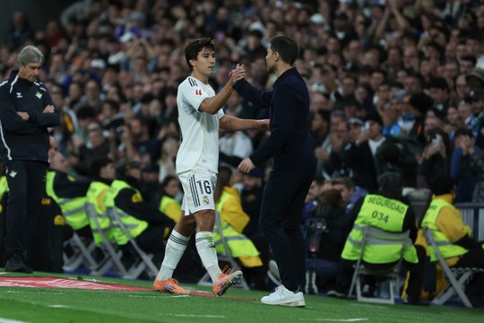 Roberto Gómez vuelve a cagar contra Xabi Alonso
