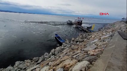 Beyşehir Gölü’nün yüzeyi buz tuttu