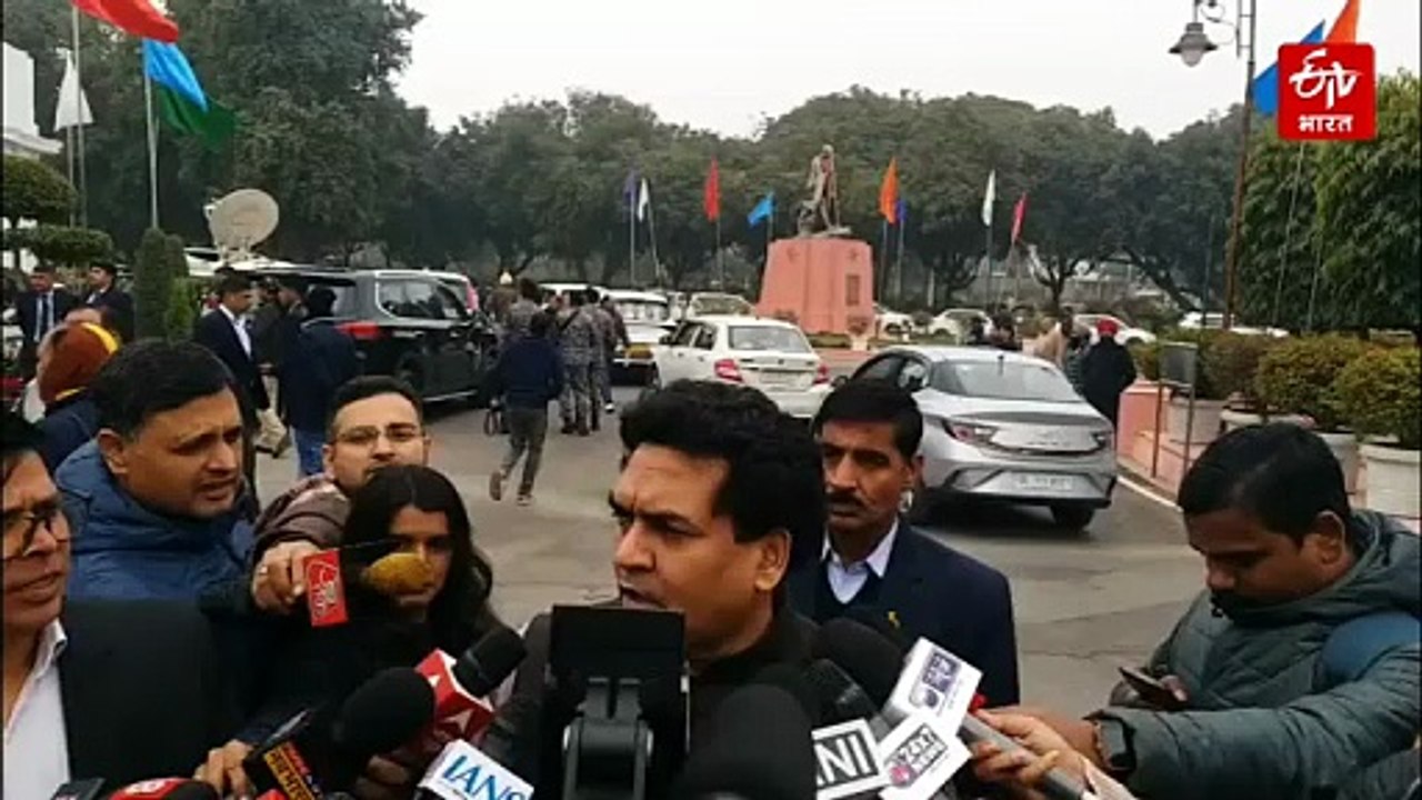 शहीदी दिवस कार्यक्रम पर आतिशी की टिप्पणी से विधानसभा में हंगामा, भाजपा विधायक माफी मांगने पर अड़े; विधानसभा की कार्यवाही स्थगित