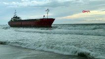 Tekirdağ’da karaya oturan yük gemisi için kurtarma çalışmaları devam ediyor