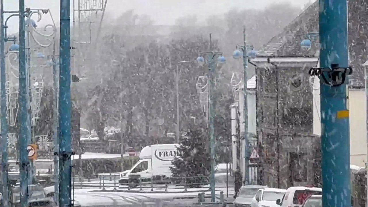 Snow falling in Pembroke Dock