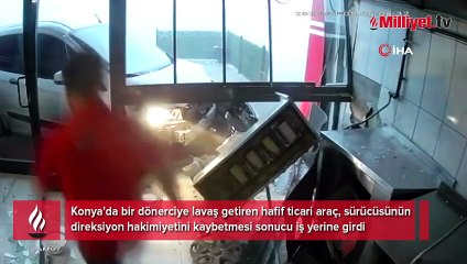 Dönercide korku dolu anlar! Lavaş getiren araç dükkana daldı