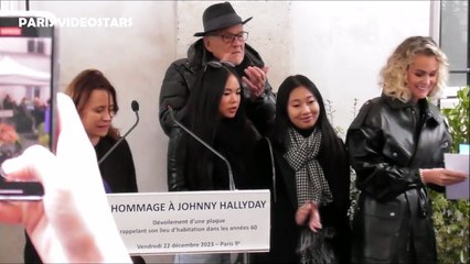 2023 – Johnny Hallyday : le 22 décembre, Laeticia Hallyday inaugure une plaque commémorative à Paris