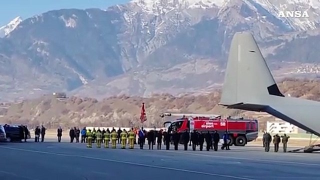 Crans-Montana, decollato il volo per rimpatriare le cinque vittime italiane