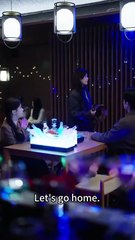 In despair, she decided to tear up the scumbag hypocrisy at the wedding, turned around and accepted the proposal of the powerful boss, the dog man cried and knelt in front of her, there was no trace of love and warmth in her eyes, only indifference and de