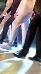 The fiancé is still alive, hugging her left and right, pretending to be well-behaved on the surface, secretly planning how to break off the engagement, and the scumbag who has always had a crush on her to take over the engagement with her is angry, but he