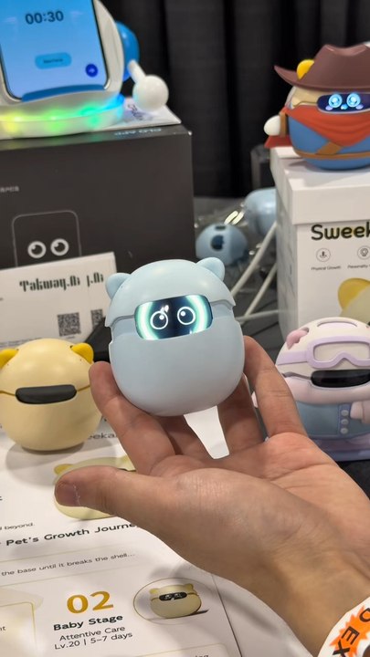 Le Tamagotchi version 2026 existe.Au CES de Las Vegas, j’ai découvert le premier AI Pocket Pet : un compagnon intelligent qui apprend, évolue et crée un lien émotionnel. Gadget nostalgique ou futur des compagnons numériques ?