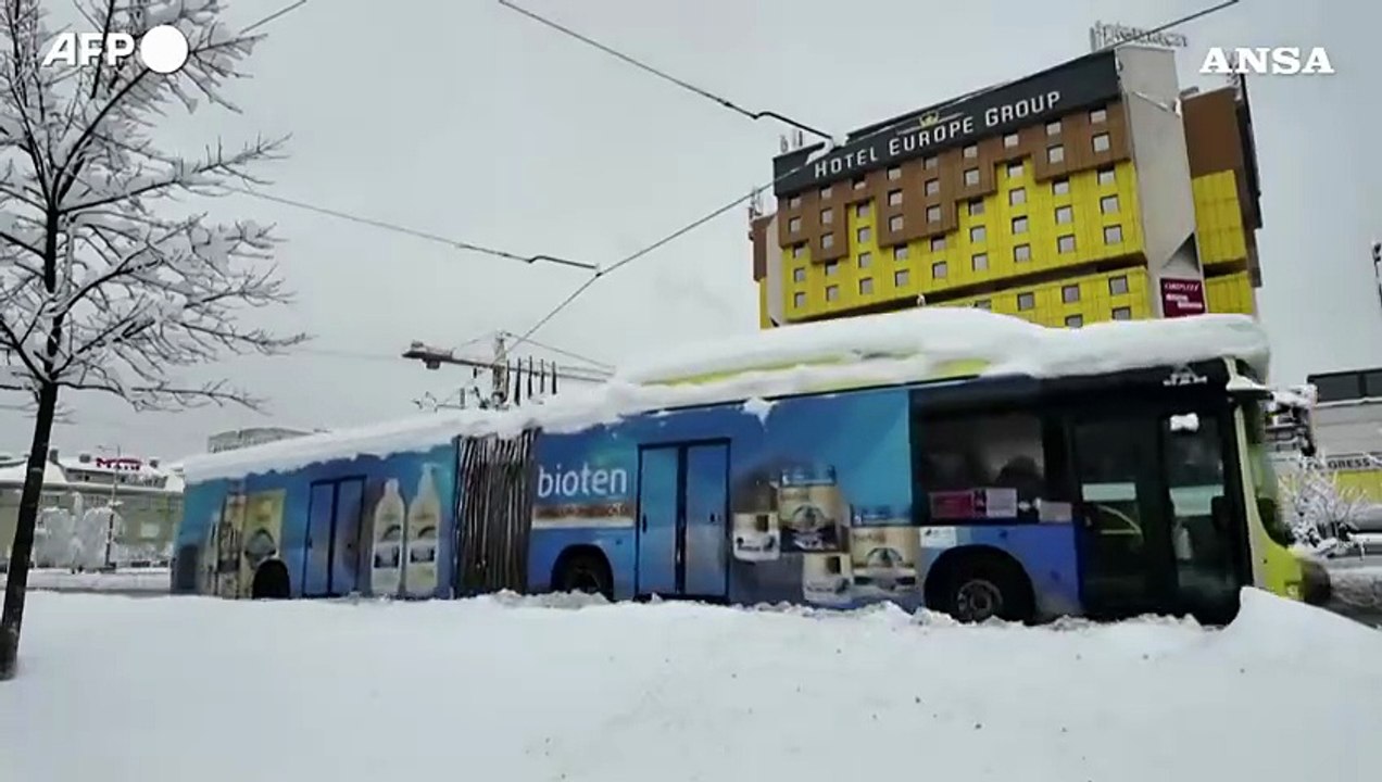Abbondanti nevicate in Bosnia, strade in tilt e blackout elettrici