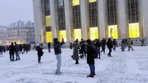 Neige et verglas : des skieurs ont investi la butte montmartre à paris pour y faire du ski