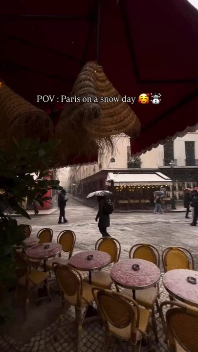 POV : every insta story from Parisians today 😂❄️💕