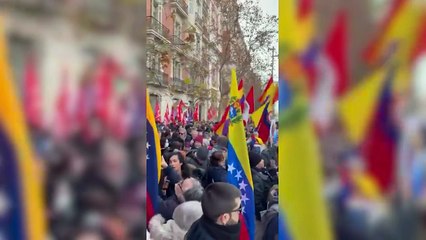 Protesta en España frente a la embajada de Estados Unidos por la intervención en Venezuela