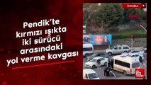 İstanbul Pendik'te kırmızı ışıkta iki sürücü arasındaki yol verme kavgası