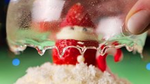 DIY edible Santa snow globe! 🍓❄️ #christmasdesserts #cupcakedecor