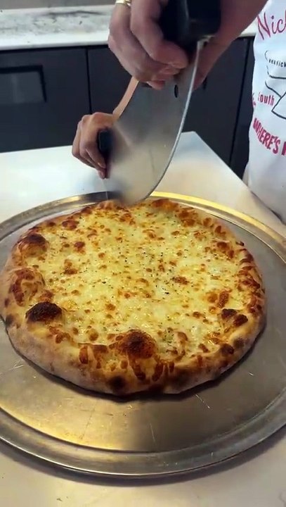 Crispy personal cheese pizza 😮‍💨