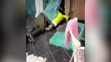 تسريب فيديو داخل منزل أمراة و عون أمن في بنزرت