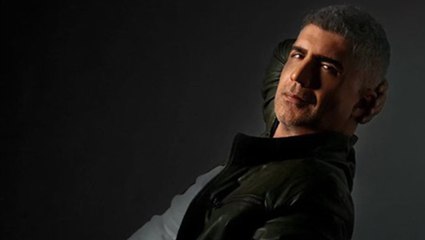 أوزجان دينيز يتجاهل مرض والدته وشقيقته توجه له رسالة صادمة