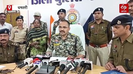 धमतरी में कुख्यात महिला नक्सली गीता का सरेंडर, पुलिस ने घोषित किया था 5 लाख का इनाम