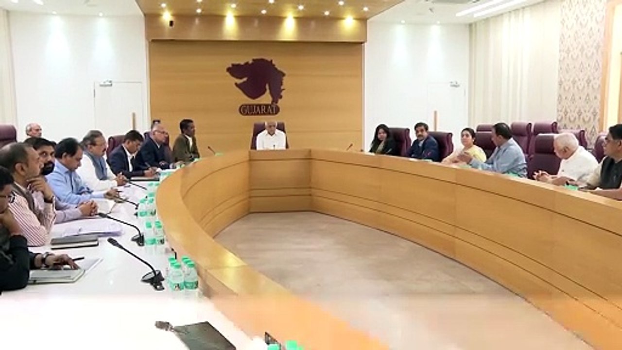 #GANDHINAGAR TYPHOID CASES RELATED MEETING BY #GUJARAT CM & Dy CM
